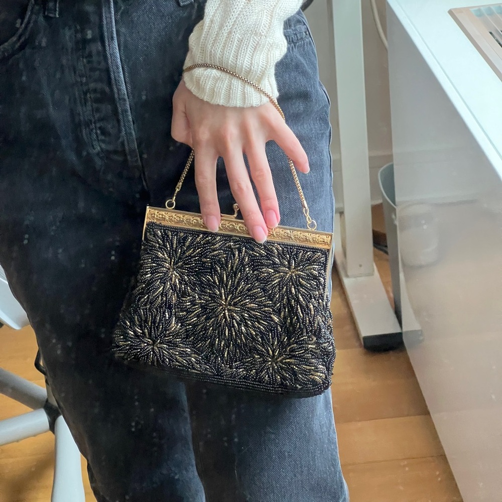 VINTAGE Beaded gold and black purse